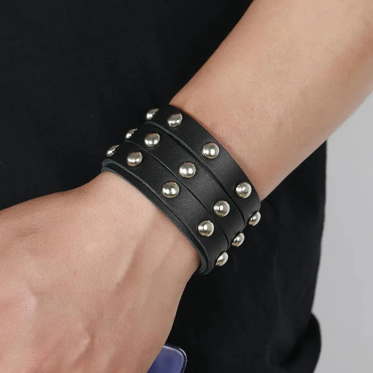 Handmade Multi-Layer Genuine Leather Fashion Bracelet for Unisex Punk Rivet Cowhide Bracelet