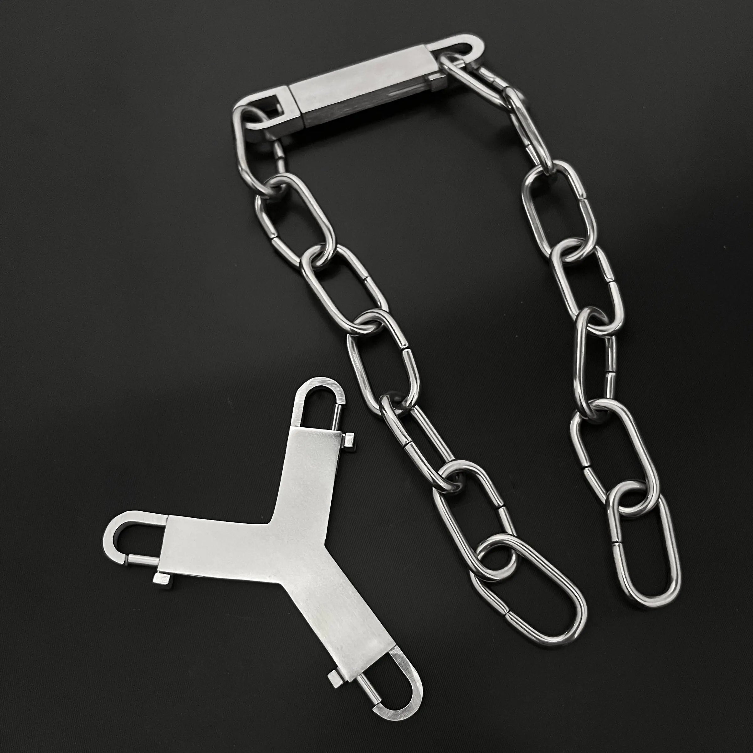 Vannamoda called the Industrial Y Link necklace, which is made with stainless steel. Heavy-duty jewelry of this kind comes with strong clasps and big links and won’t tarnish due to the stainless steel it is made with.