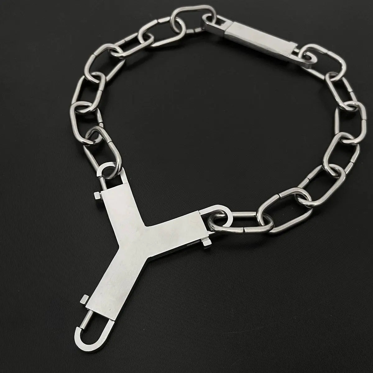 Vannamoda called the Industrial Y Link necklace, which is made with stainless steel. Heavy-duty jewelry of this kind comes with strong clasps and big links and won’t tarnish due to the stainless steel it is made with.