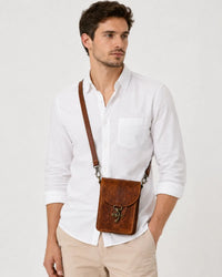 Crunch leather small crossbody bag in brown leather – front view