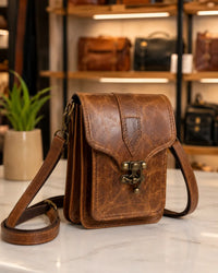Crunch leather small crossbody bag in brown leather – front view