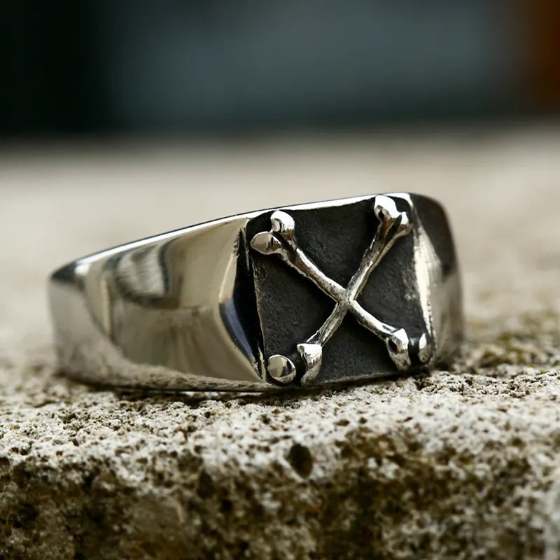 CROSSBONE SIGNET STAINLESS STEEL RING UNISEX