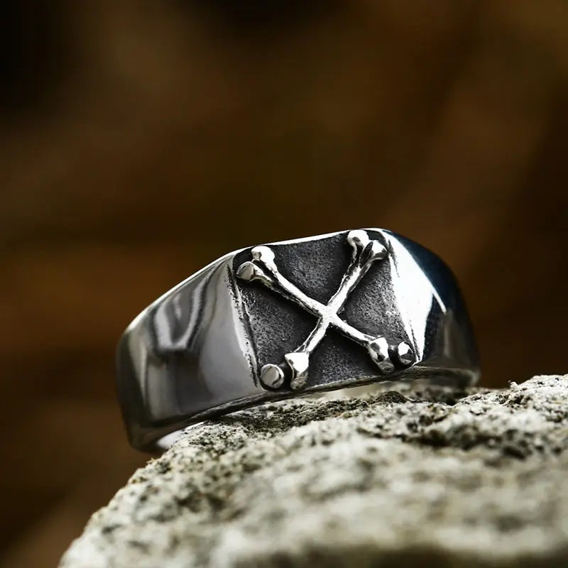 CROSSBONE SIGNET STAINLESS STEEL RING
